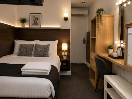 Habitación doble con balcón del hotel Plaza London. Foto 5