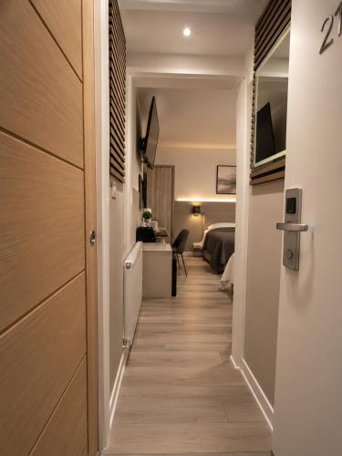 Habitación triple con balcón del hotel Plaza London. Foto 8