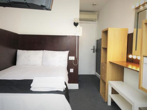 Habitación doble con balcón del hotel Plaza London. Foto 5