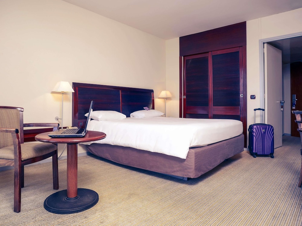 Habitación Clásica con vistas al puerto y al mar y 1 cama doble del hotel Mercure Grande Motte Port. Foto 1