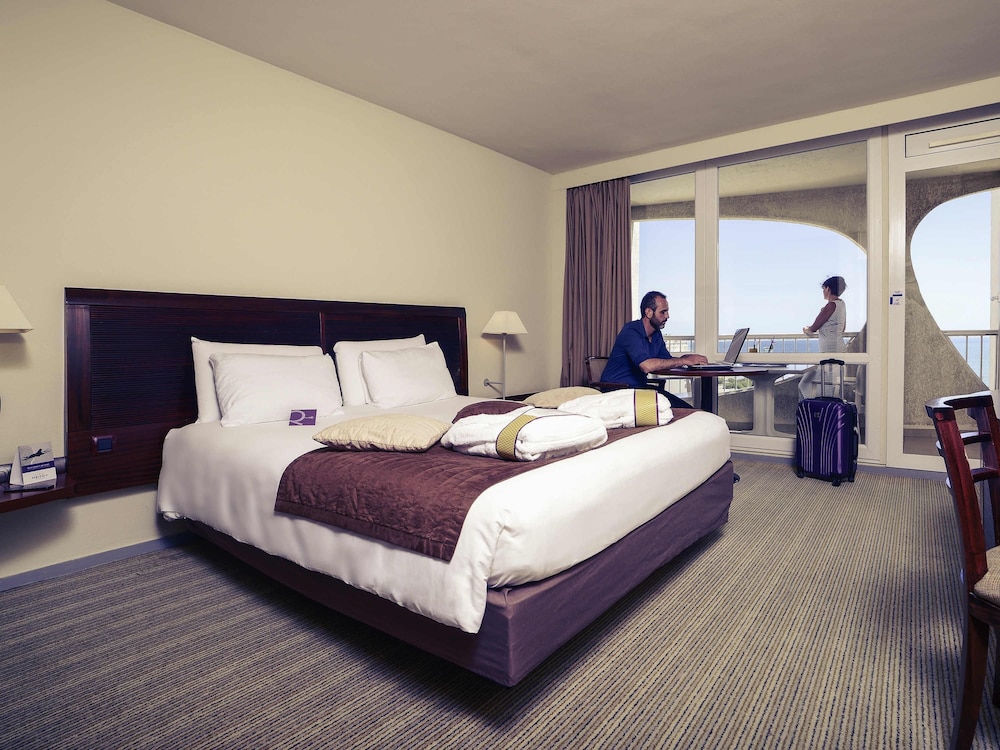 Suite Junior, vistas al puerto y al mar - 1 cama doble y 1 sofá - cama individual del hotel Mercure Grande Motte Port. Foto 3