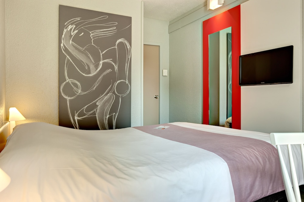 Habitación Estándar con cama doble del hotel Ibis La Roche sur Yon. Foto 1