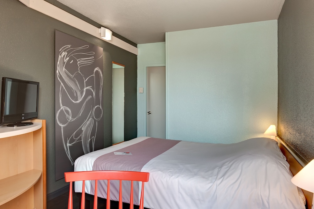 Habitación Estándar con cama doble del hotel Ibis La Roche sur Yon. Foto 2