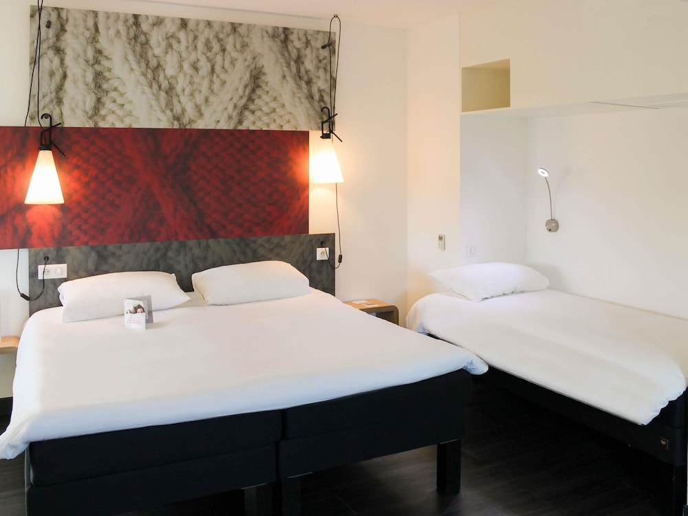 Habitación Estándar con cama doble del hotel Ibis La Roche sur Yon. Foto 5