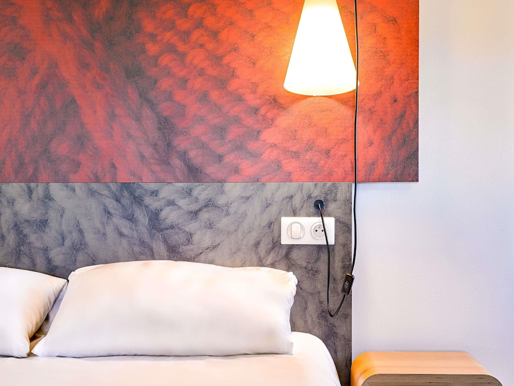 Habitación estándar con 2 camas individuales del hotel Ibis La Roche sur Yon. Foto 5