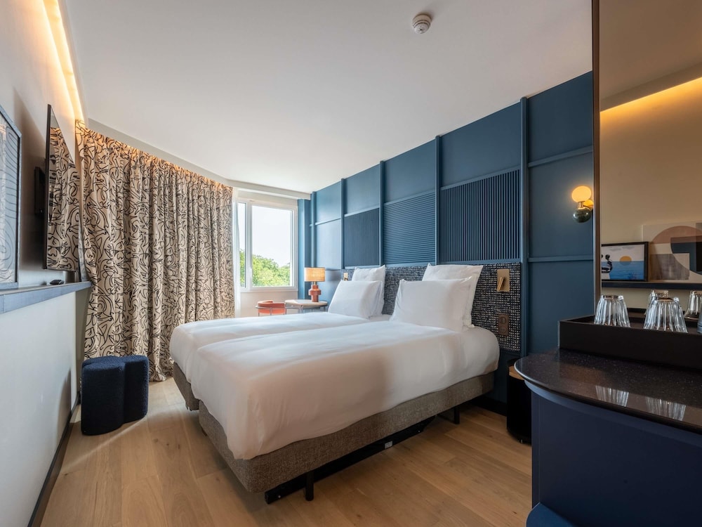 Habitación con dos camas individuales del hotel Mercure La Rochelle Vieux-port