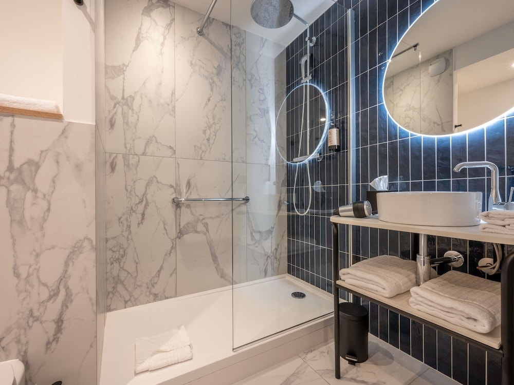Habitación con dos camas individuales del hotel Mercure La Rochelle Vieux-port. Foto 6