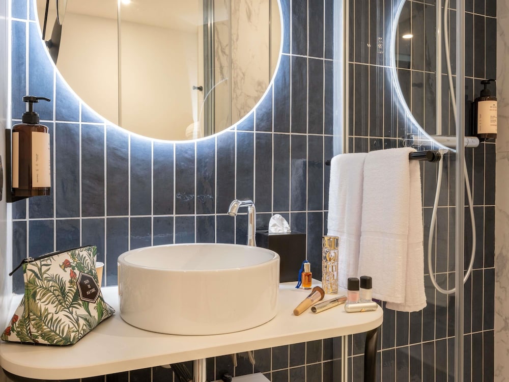 Habitación con dos camas individuales del hotel Mercure La Rochelle Vieux-port. Foto 9