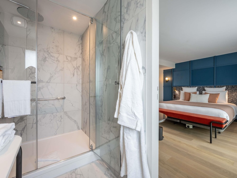 Habitación Privilege con balcón del hotel Mercure La Rochelle Vieux-port. Foto 2