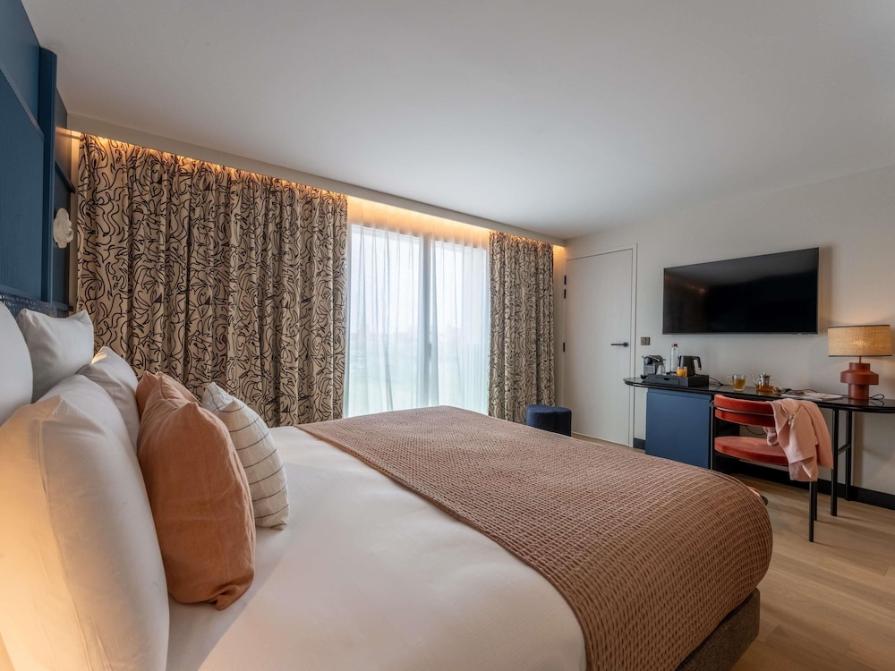 Habitación Privilege con balcón del hotel Mercure La Rochelle Vieux-port. Foto 6