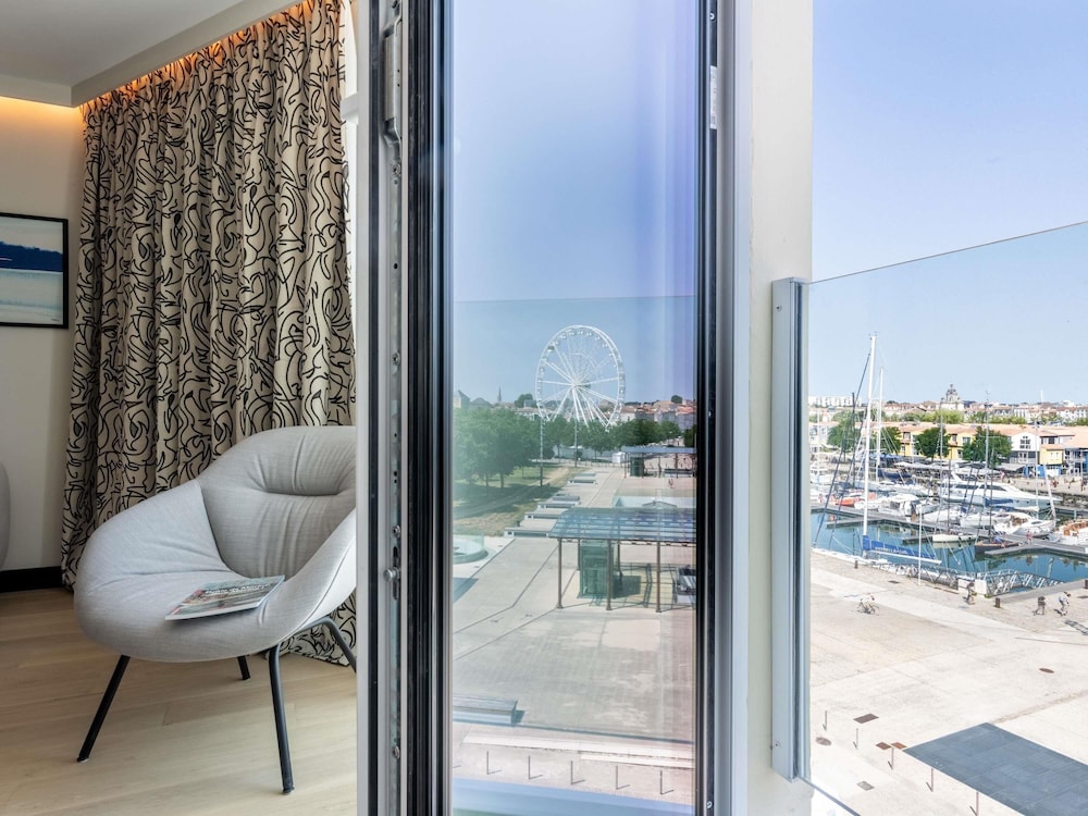 Suite Junior con vistas al puerto del hotel Mercure La Rochelle Vieux-port. Foto 4