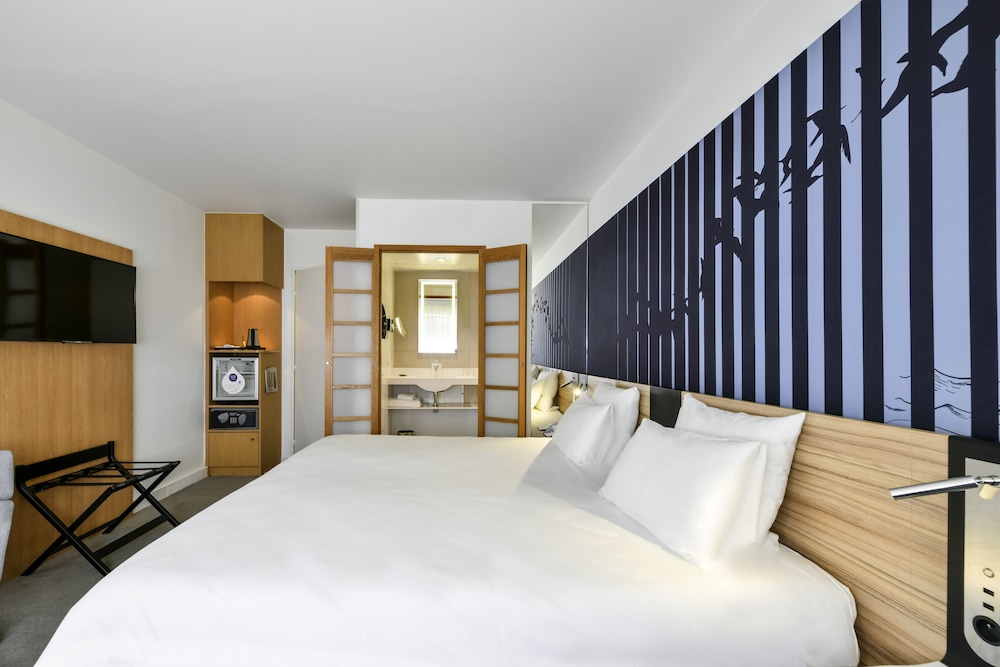 Habitación Superior con 1 cama doble para personas con movilidad reducida del hotel Novotel La Rochelle Centre