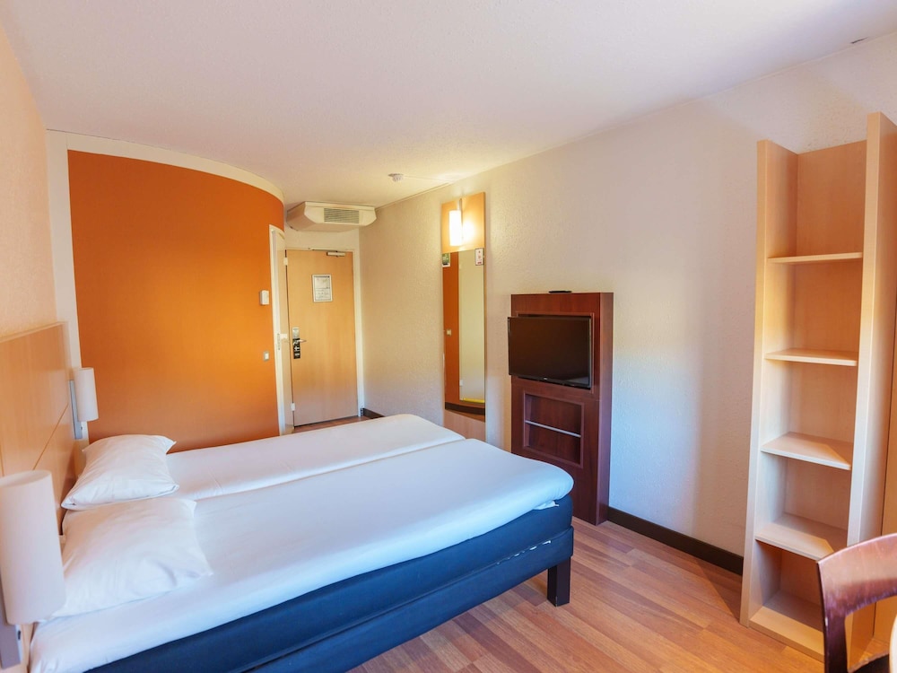 Habitación estándar con 2 camas individuales del hotel Ibis Laon. Foto 2