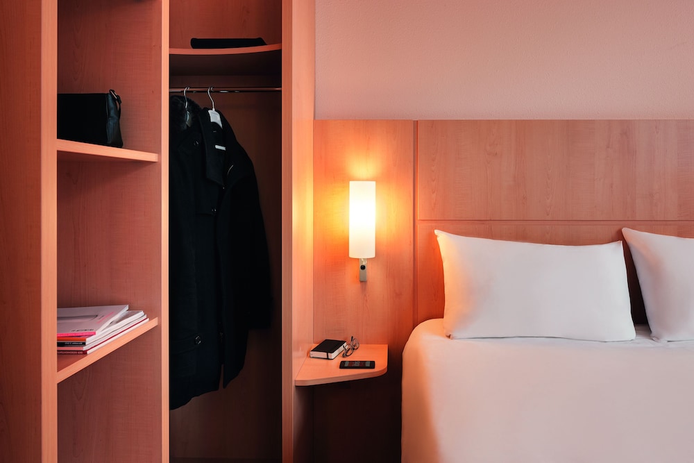 Habitación estándar, 2 camas individuales del hotel Ibis Le Puy En Velay Centre. Foto 5