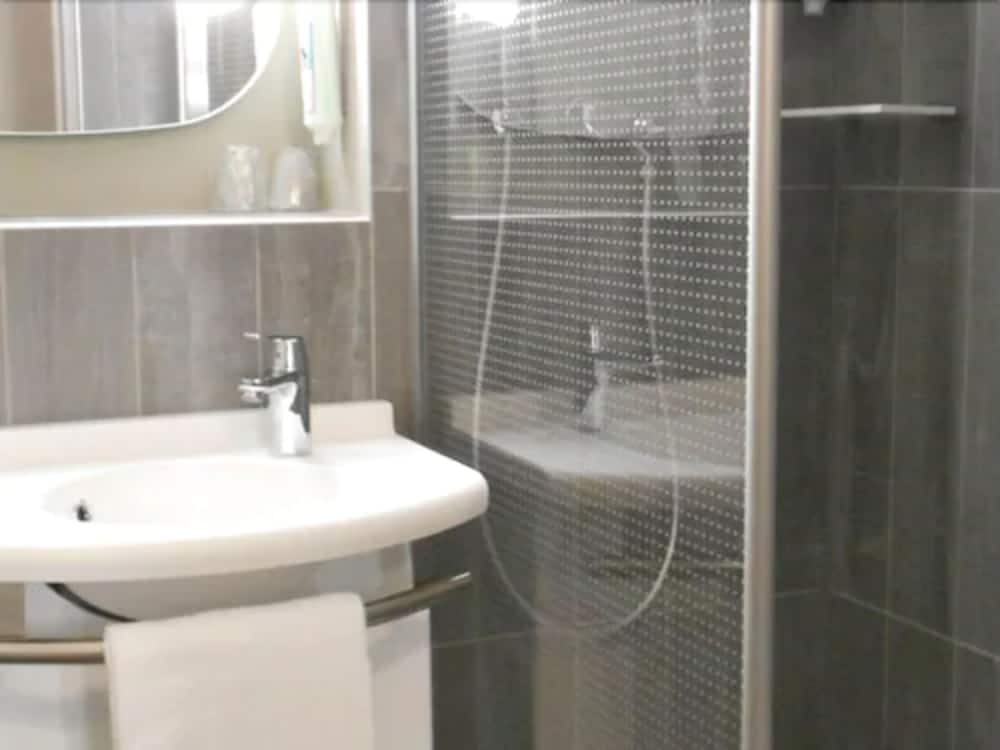 Habitación estándar doble, 1 cama doble del hotel Ibis Le Puy En Velay Centre. Foto 9