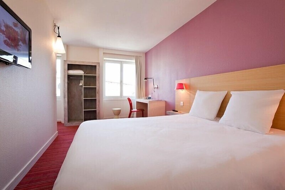 Suite estándar, varias camas (Family) del hotel Ibis Styles Le Puy-en-Velay. Foto 1