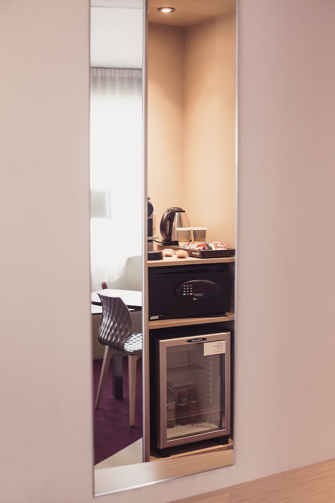 Habitación Superior con baño y balcón del hotel Mercure Limoges Centre. Foto 8