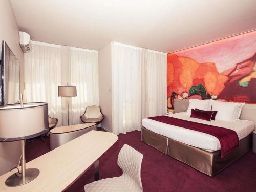 Habitación Superior en planta exclusiva con ducha y balcón del hotel Mercure Limoges Centre. Foto 4