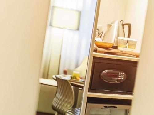 Habitación Superior en planta exclusiva con ducha y balcón del hotel Mercure Limoges Centre. Foto 5