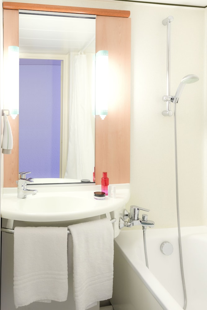 Habitación Estándar con 1 cama doble del hotel Ibis Metz Centre Cathédrale. Foto 9