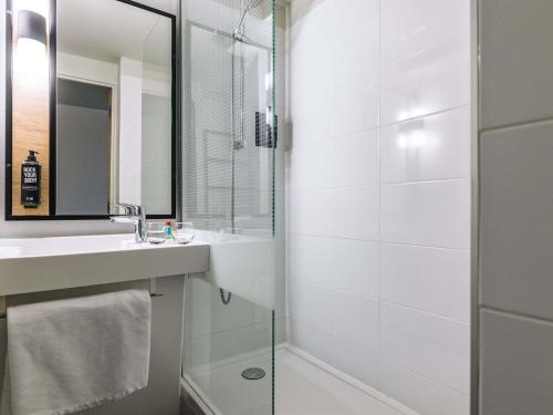 Habitación Estándar con 2 camas unificables del hotel Ibis Metz Centre Cathédrale. Foto 5