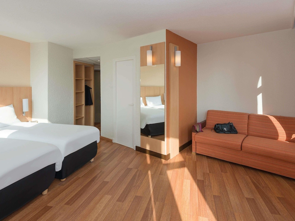 Habitación con 1 cama doble y 1 cama individual del hotel Ibis Metz Centre Gare. Foto 4