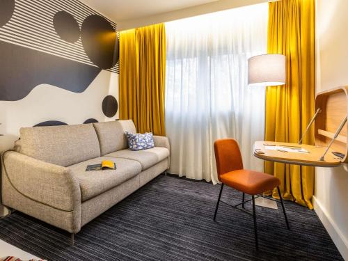 Habitación Doble Superior con sofá cama del hotel Mercure Metz Centre. Foto 2