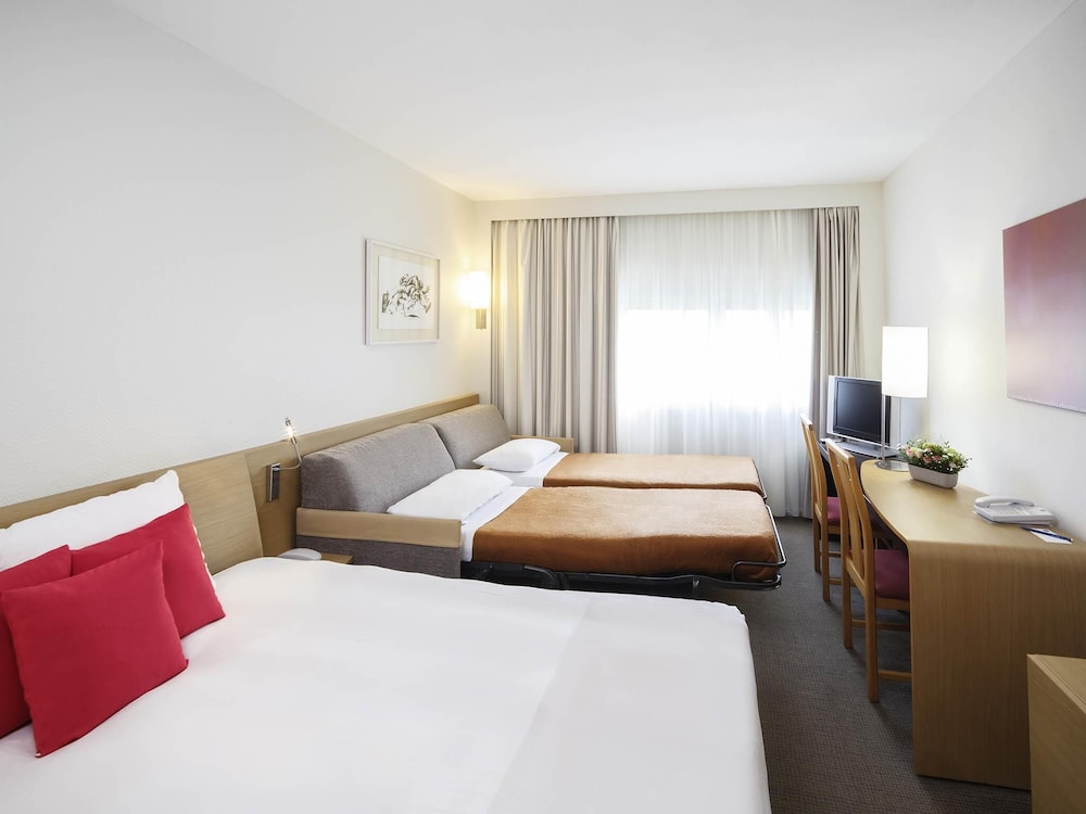 Habitación Superior con cama queen - size y sofá - cama doble del hotel Novotel Metz Centre. Foto 5