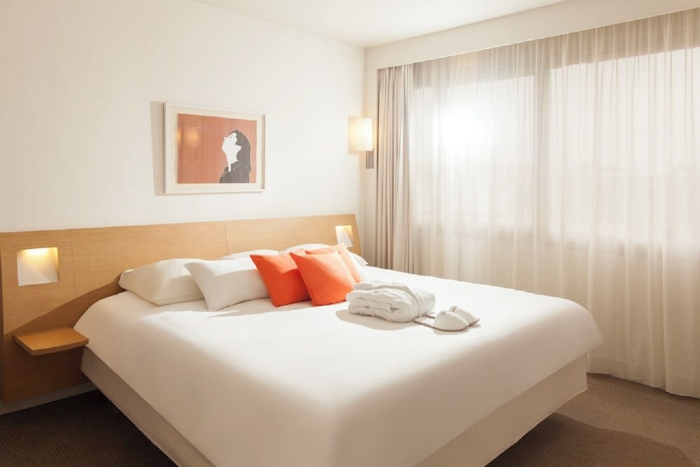 Suite Superior con cama king - size y sofá - cama doble del hotel Novotel Metz Centre