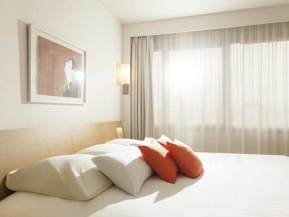 Suite Superior con cama king - size y sofá - cama doble del hotel Novotel Metz Centre. Foto 3