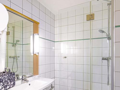 Habitación Doble Estándar del hotel Ibis Mulhouse Centre Filature. Foto 2