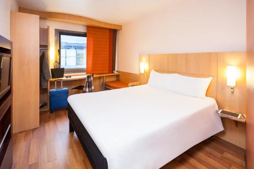 Habitación Doble Estándar del hotel Ibis Mulhouse Centre Filature. Foto 3