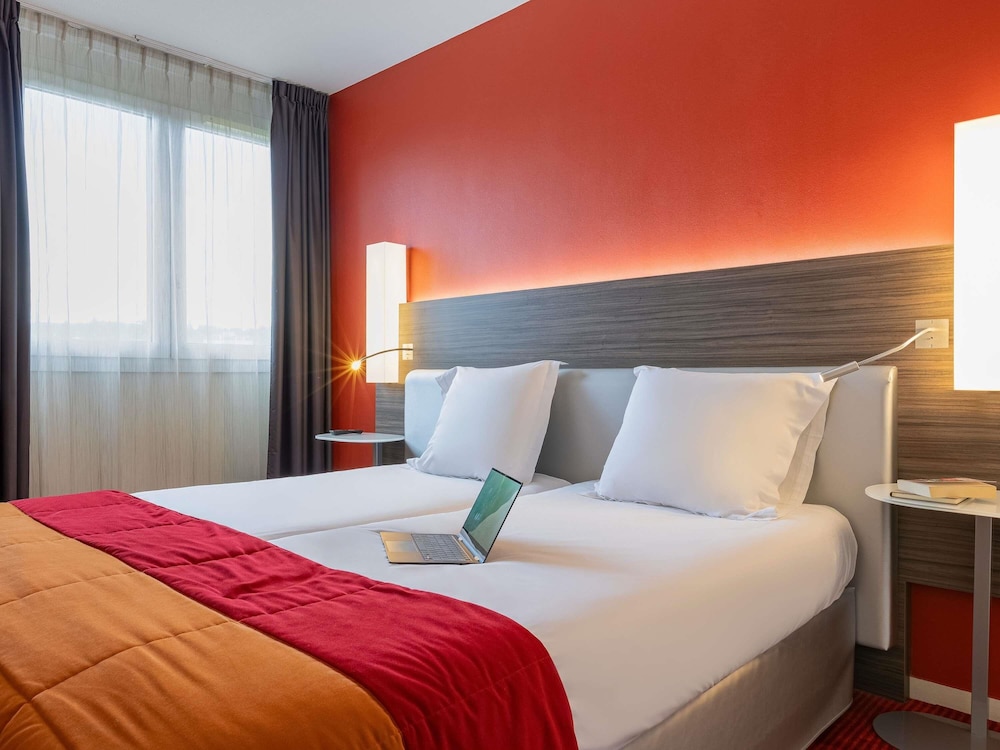 Habitación estándar con 2 camas individuales del hotel Mercure Mulhouse Centre. Foto 1