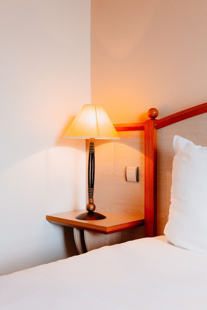 Habitación estándar con dos camas individuales del hotel Mercure Nevers Pont De Loire. Foto 2