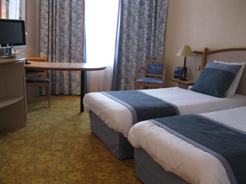 Habitación estándar con dos camas individuales, con vistas al Loira del hotel Mercure Nevers Pont De Loire. Foto 4