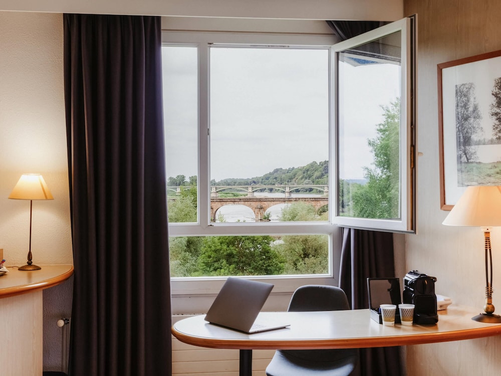 Habitación Privilege con 1 cama doble, con vistas al Loira del hotel Mercure Nevers Pont De Loire. Foto 2