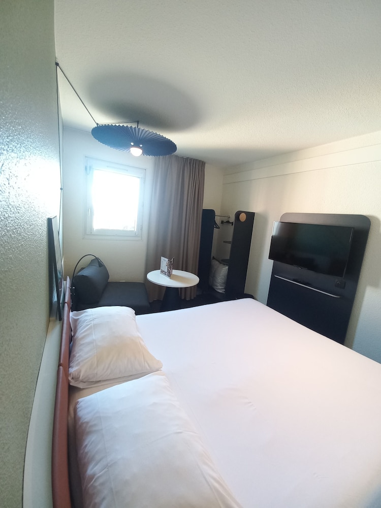 Habitación Estándar con 1 cama doble del hotel Ibis Orange Centre Échangeur A7 A9. Foto 2