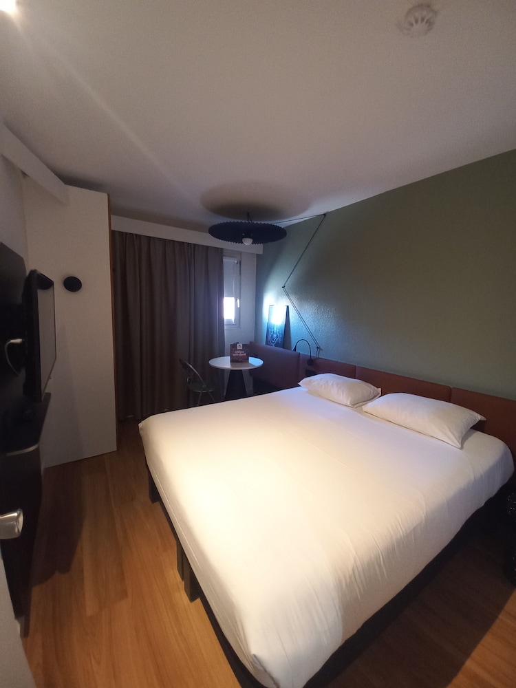 Habitación Estándar con 1 cama doble del hotel Ibis Orange Centre Échangeur A7 A9. Foto 7