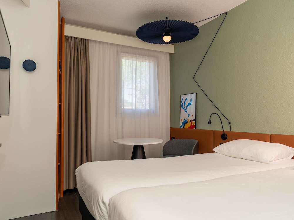 Habitación estándar con 2 camas individuales del hotel Ibis Orange Centre Échangeur A7 A9. Foto 15