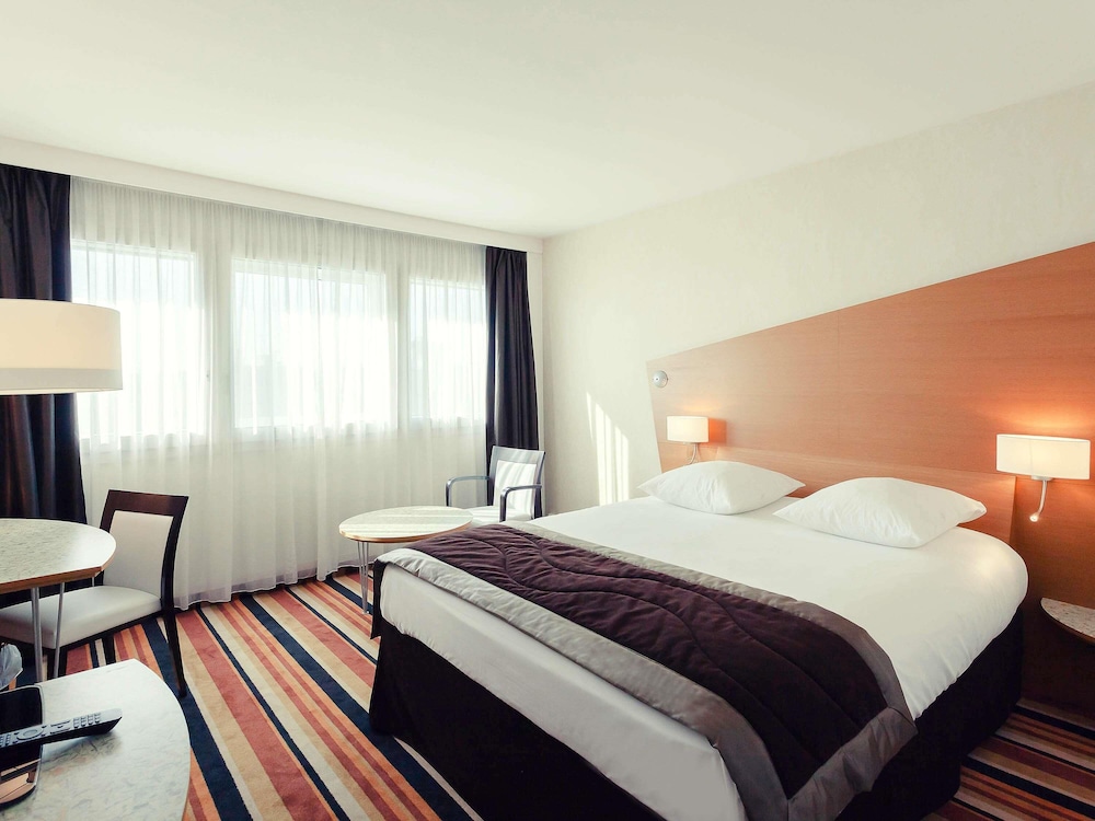 Habitación Clásica, cama grande del hotel Mercure Orléans Centre