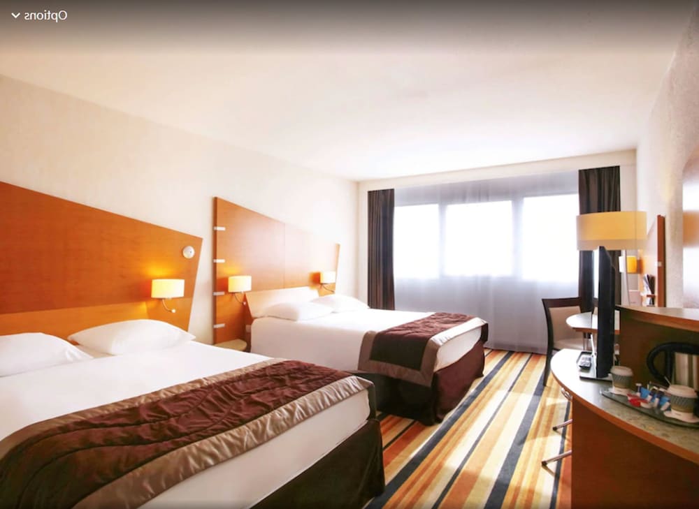 Habitación Clásica con dos camas dobles del hotel Mercure Orléans Centre. Foto 1