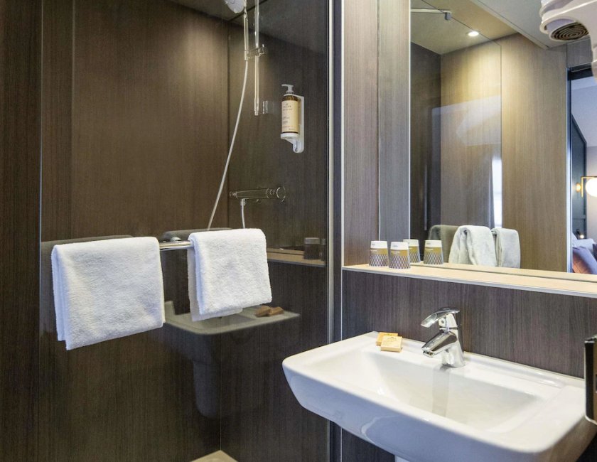 Habitación Clásica con camas individuales del hotel Mercure Versailles Chateau. Foto 2