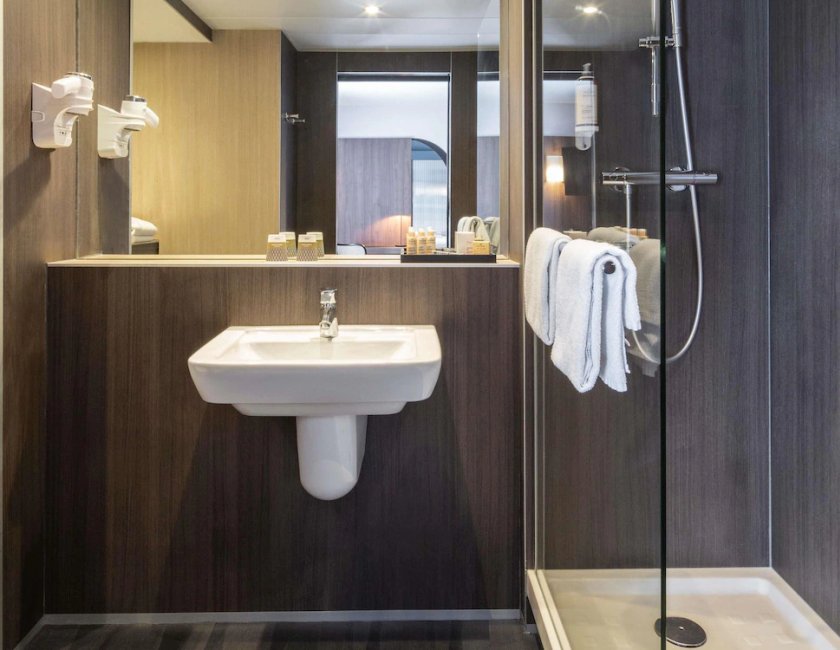Habitación Clásica con camas individuales del hotel Mercure Versailles Chateau. Foto 4