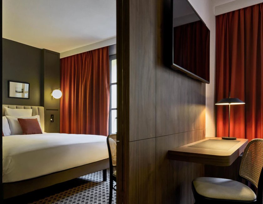 Habitación Superior con 1 cama doble y 1 sofá cama del hotel Mercure Versailles Chateau