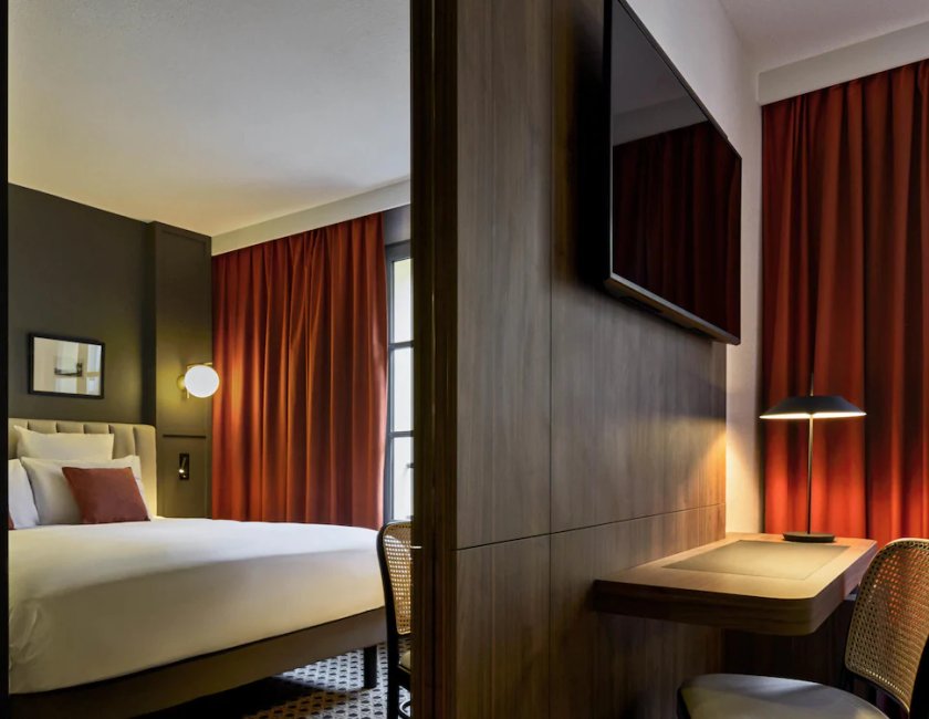 Habitación Superior con 1 cama doble y 1 sofá cama del hotel Mercure Versailles Chateau. Foto 1