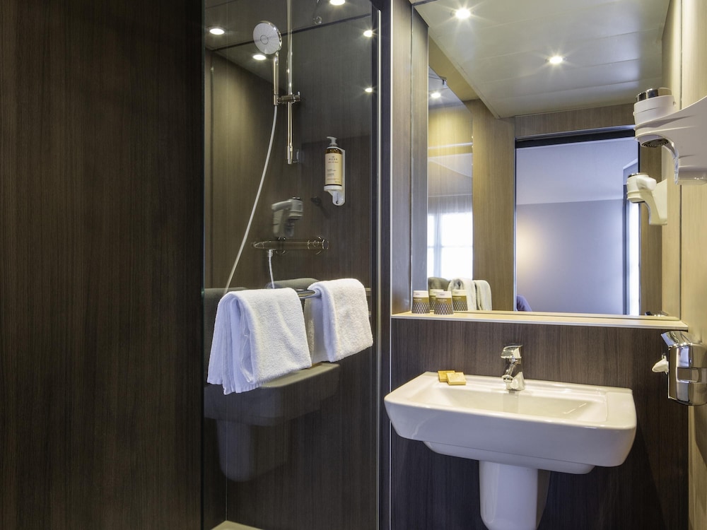 Habitación Clásica con 1 cama doble del hotel Mercure Versailles Chateau. Foto 1