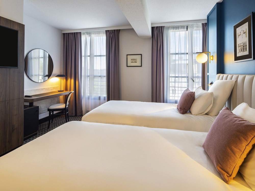 Habitación Clásica con camas individuales del hotel Mercure Versailles Chateau. Foto 1