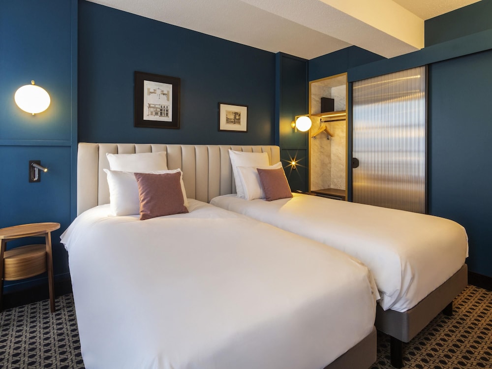 Habitación Clásica con camas individuales del hotel Mercure Versailles Chateau. Foto 3