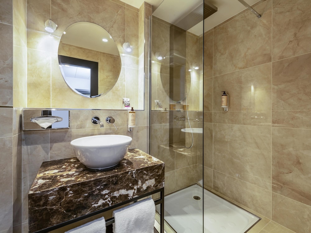 Habitación Superior con 1 cama doble del hotel Mercure Versailles Paris Ouest. Foto 1
