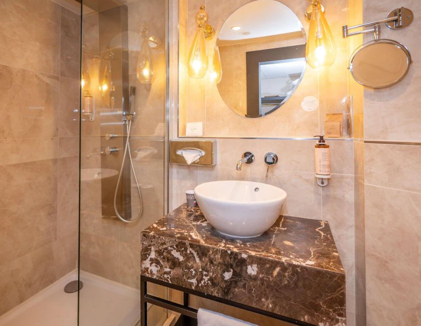 Habitación Superior con 1 cama doble del hotel Mercure Versailles Paris Ouest. Foto 7